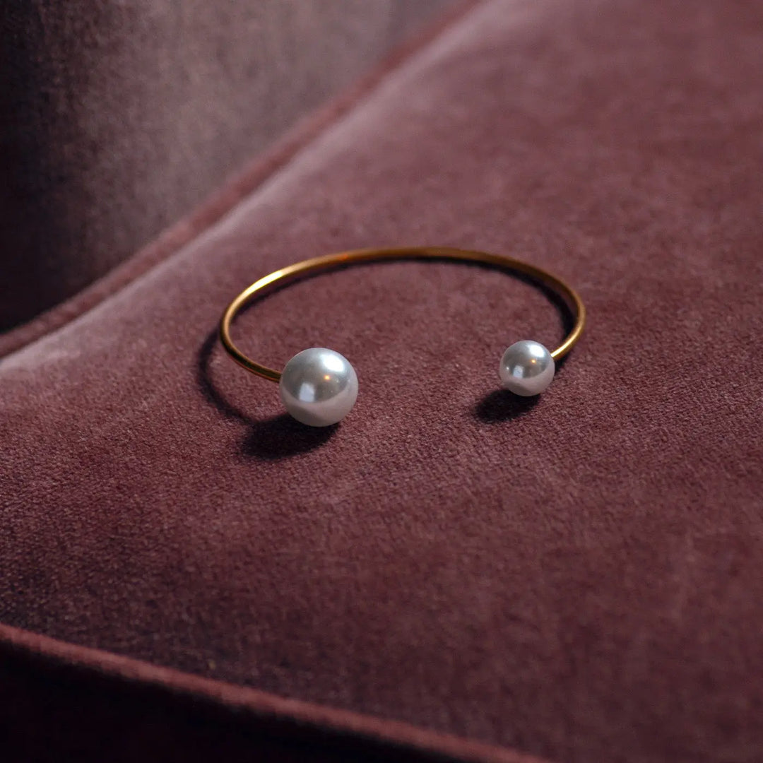 Estelle - Double Sided Pearl Bangle Stainless Steel Timi of Sweden