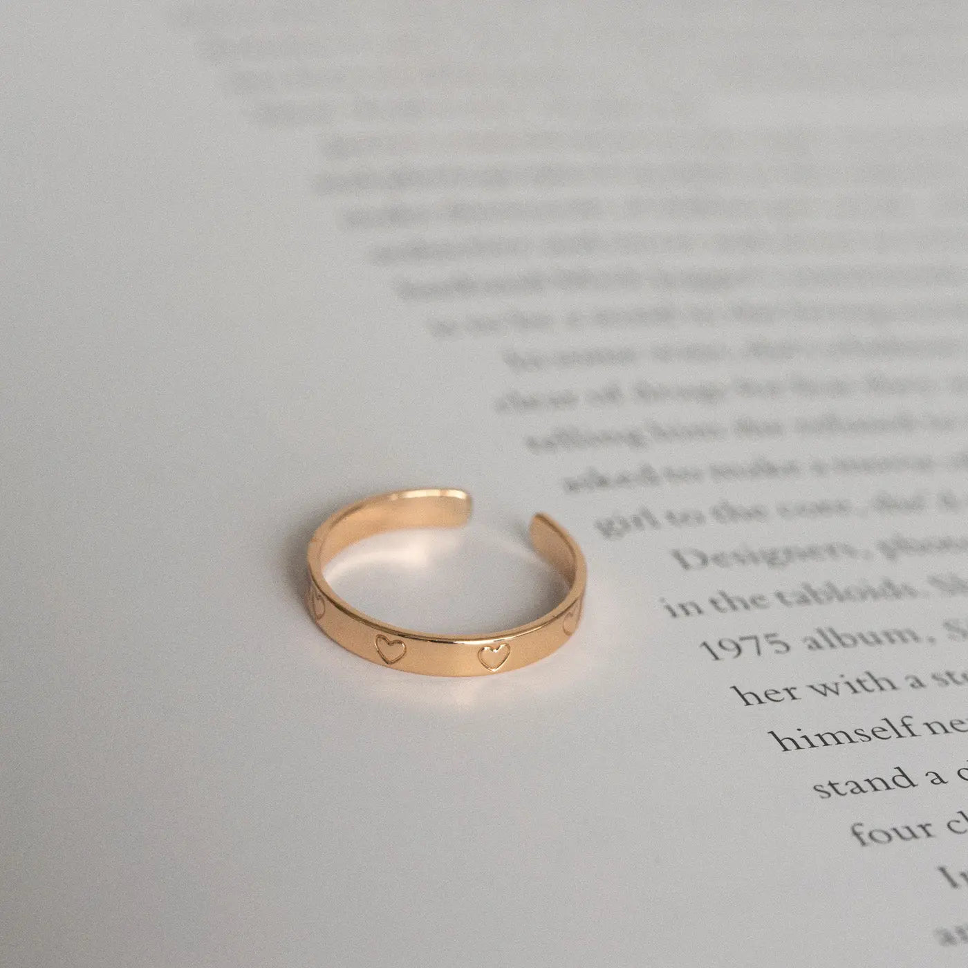 Engraved Hearts Gold Ring | Elegant